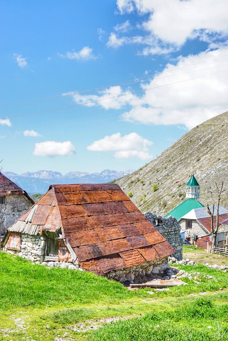 ATV-resa i Bosnien till toppen av ett berg