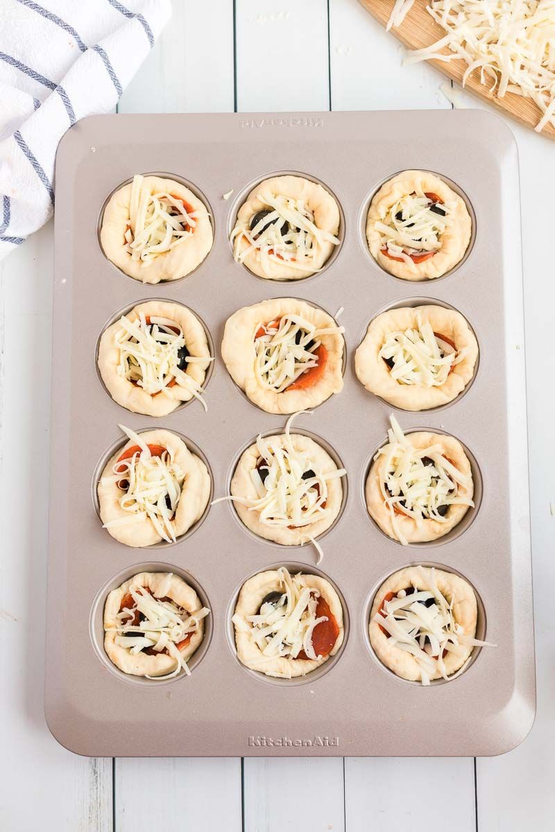 Cara membuat calzones dalam tin muffin