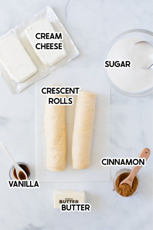 ingrédients nécessaires pour le cheesecake sopapilla avec des étiquettes