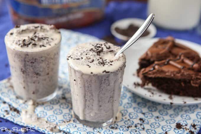Kui teile meeldib kook ja jäätis, siis sobib see šokolaadikoogi raputusretsept teile ideaalselt! Üks yummiest piimakokteili retsepte I