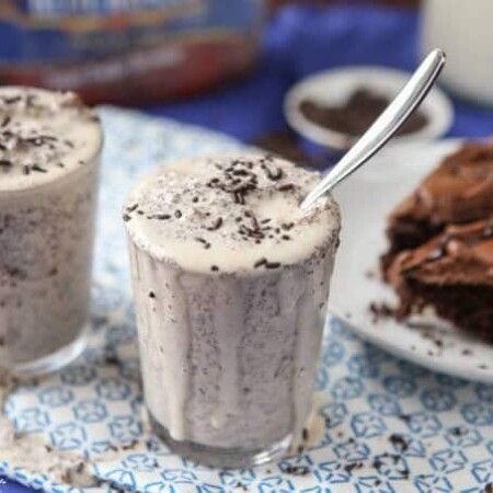 Kui teile meeldib kook ja jäätis, siis sobib see šokolaadikoogi raputusretsept teile ideaalselt! Üks yummiest piimakokteili retsepte I