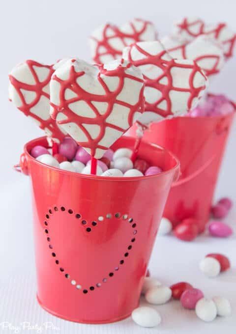 Aquesta nit de noies Craft Your Heart Out de www.playpartyplan.com és una de les més boniques de Sant Valentí