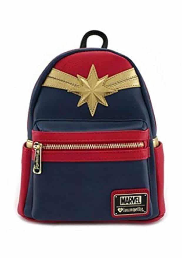 Termina tu disfraz de Capitán Marvel con esta mochila de Capitán Marvel
