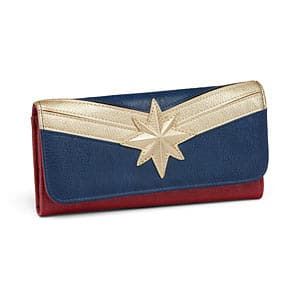 Este bolso de mano es perfecto para el lanzamiento de la película Captain Marvel.