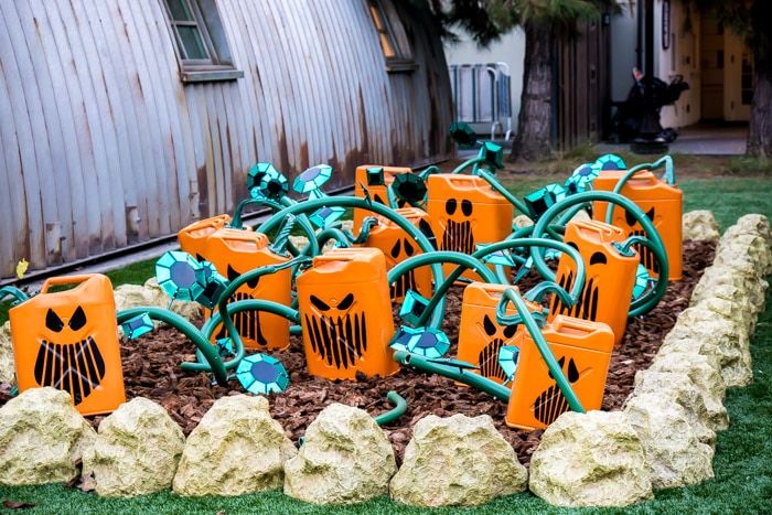 Gas kan pompoenen in Disneyland Carsland Halloween