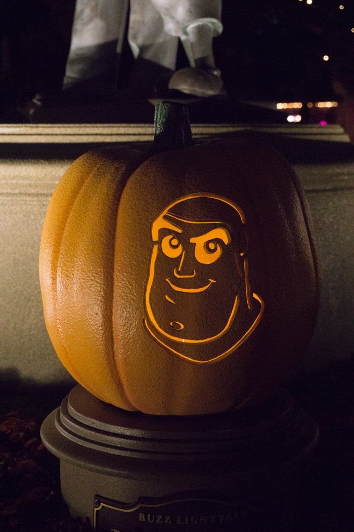 Buzz Lightyear издълбана тиква по време на Хелоуин в Дисниленд