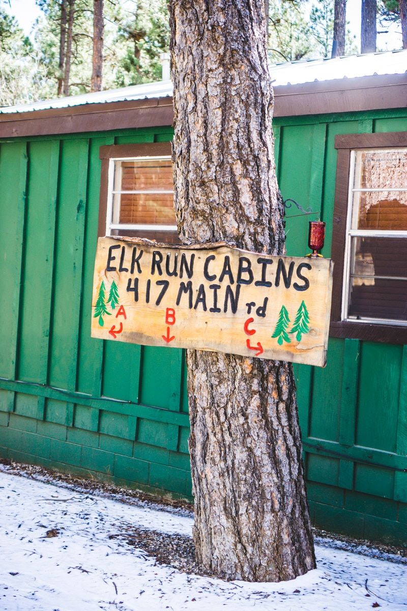 Elk Run Ruidoso kabine izvan znaka