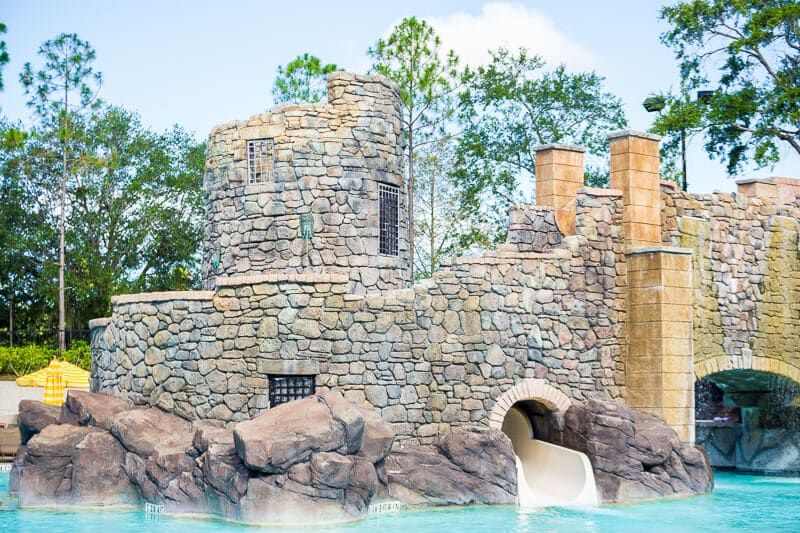 Plážový bazén v hotelu Loews Portofino Bay je vrcholem římského aquaduktu