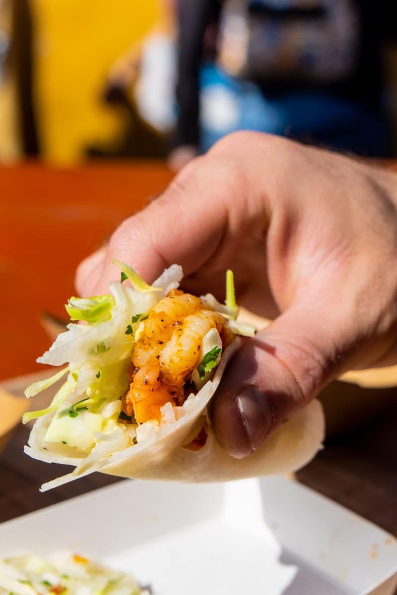 Tacos de camarón en Disneyland Food and Wine Festival