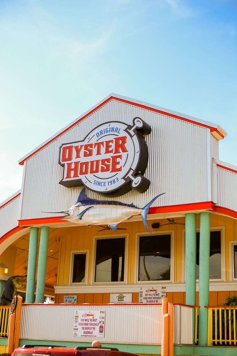 Original Oyster House je základem restaurací v Gulf Shores - skvělé mořské plody, skvělý výhled a zábava pro každého!