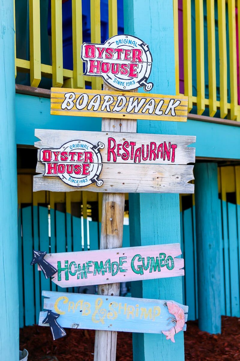 The Original Oyster House és un establiment bàsic de restaurants de Gulf Shores: excel·lent marisc, bones vistes i diversió per a tothom.