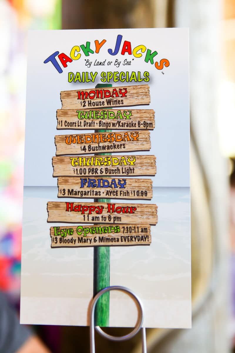 Tacky Jacks هو واحد من أكثر مطاعم Gulf Shores متعة مع قائمة الإفطار اللذيذة والأجواء الممتعة!