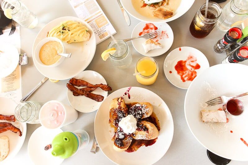 Brick and Spoon Orange Beach ist eines der besten Gulf Shores Restaurants zum Frühstück!