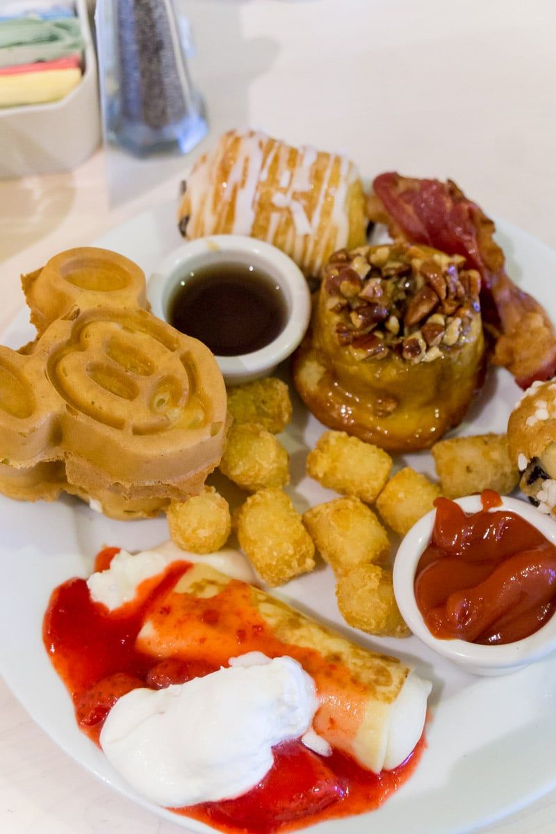 Jedzenie w restauracji 1900 Park Fare Disney