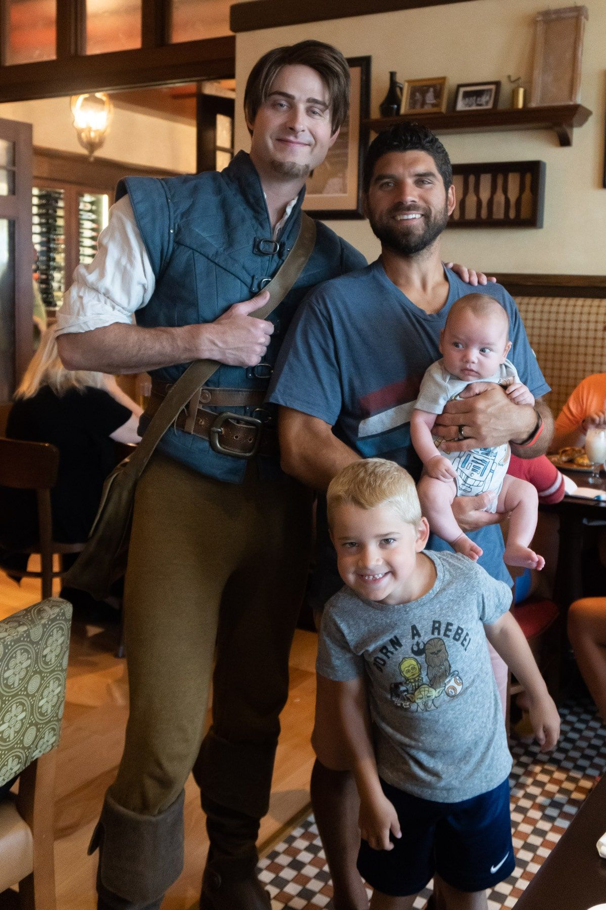 Família com Flynn Rider na Trattoria al Forno