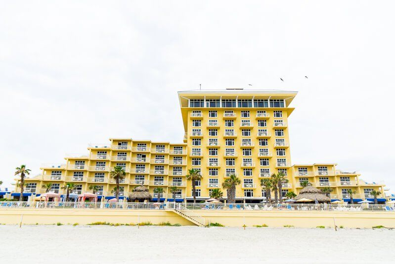 द डेटन्टा बीच में रहने के लिए Shores Resort and Spa सबसे अच्छी जगहों में से एक है