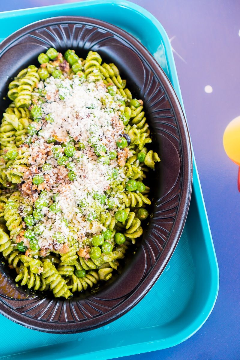 Těstoviny miso pesto z Alien Pizza Planet jsou na špici seznamu potravin Pixar Fest