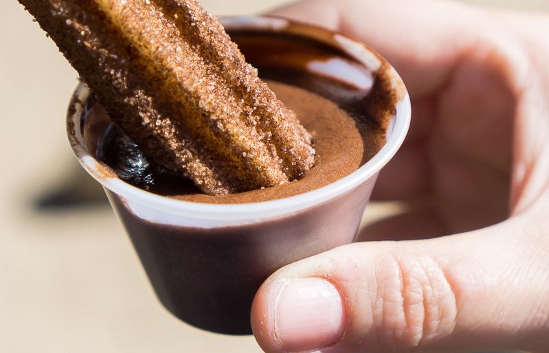Μεξικάνικη σάλτσα βύθισης σοκολάτας για να συνοδεύσετε τα churros Pixar Fest