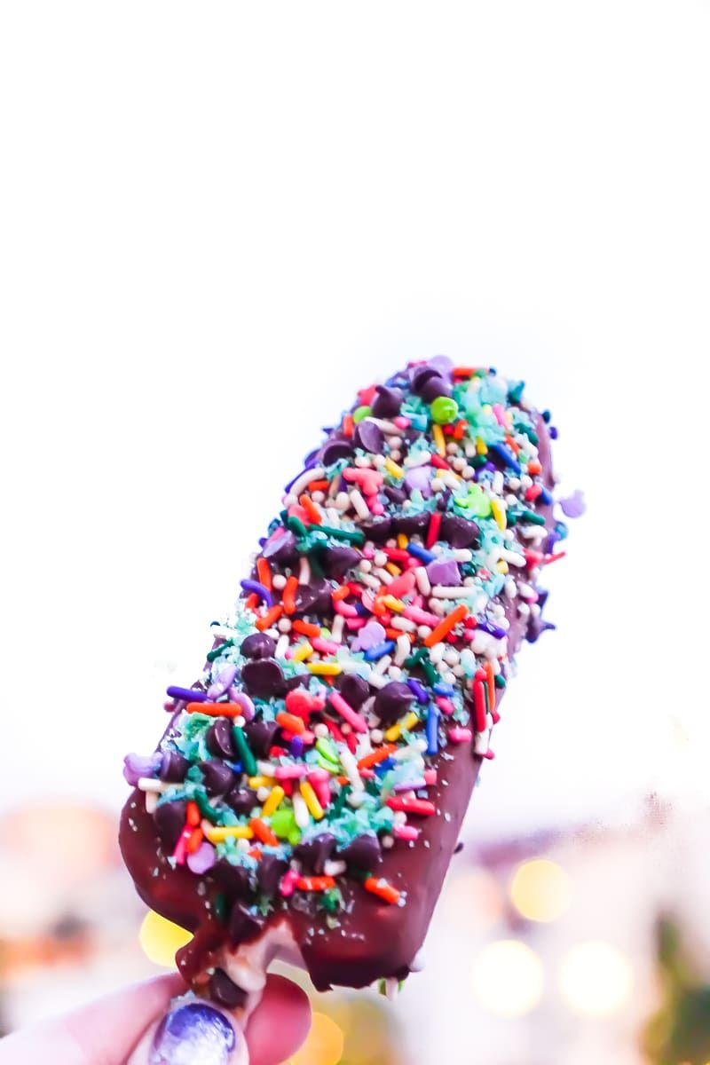 ทำไอศกรีมบาร์ของคุณเองเพื่อรับประทานอาหารดิสนีย์แลนด์แสนอร่อย