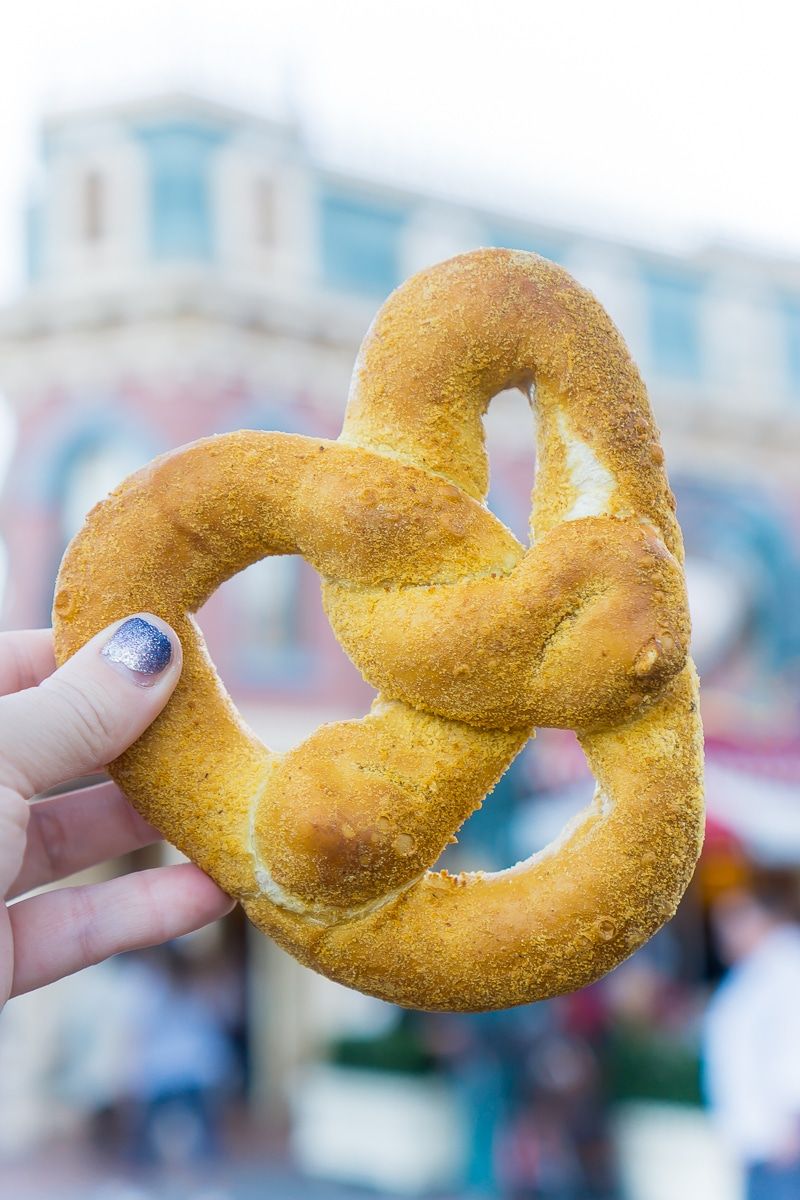 Los pretzels son algunos de los alimentos más populares de Disneyland