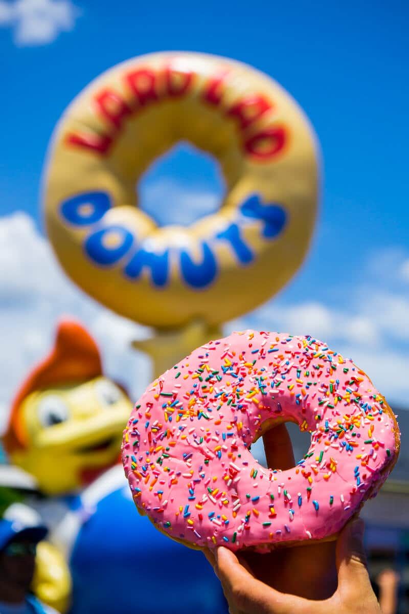 Veľký ružový donut v Universal Studios Orlando