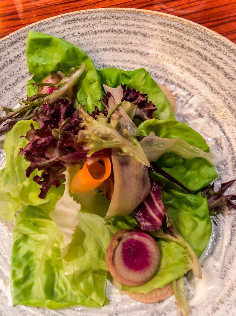 Jiko salāti vienā no labākajām ēdināšanas vietām Disneja pasaulē