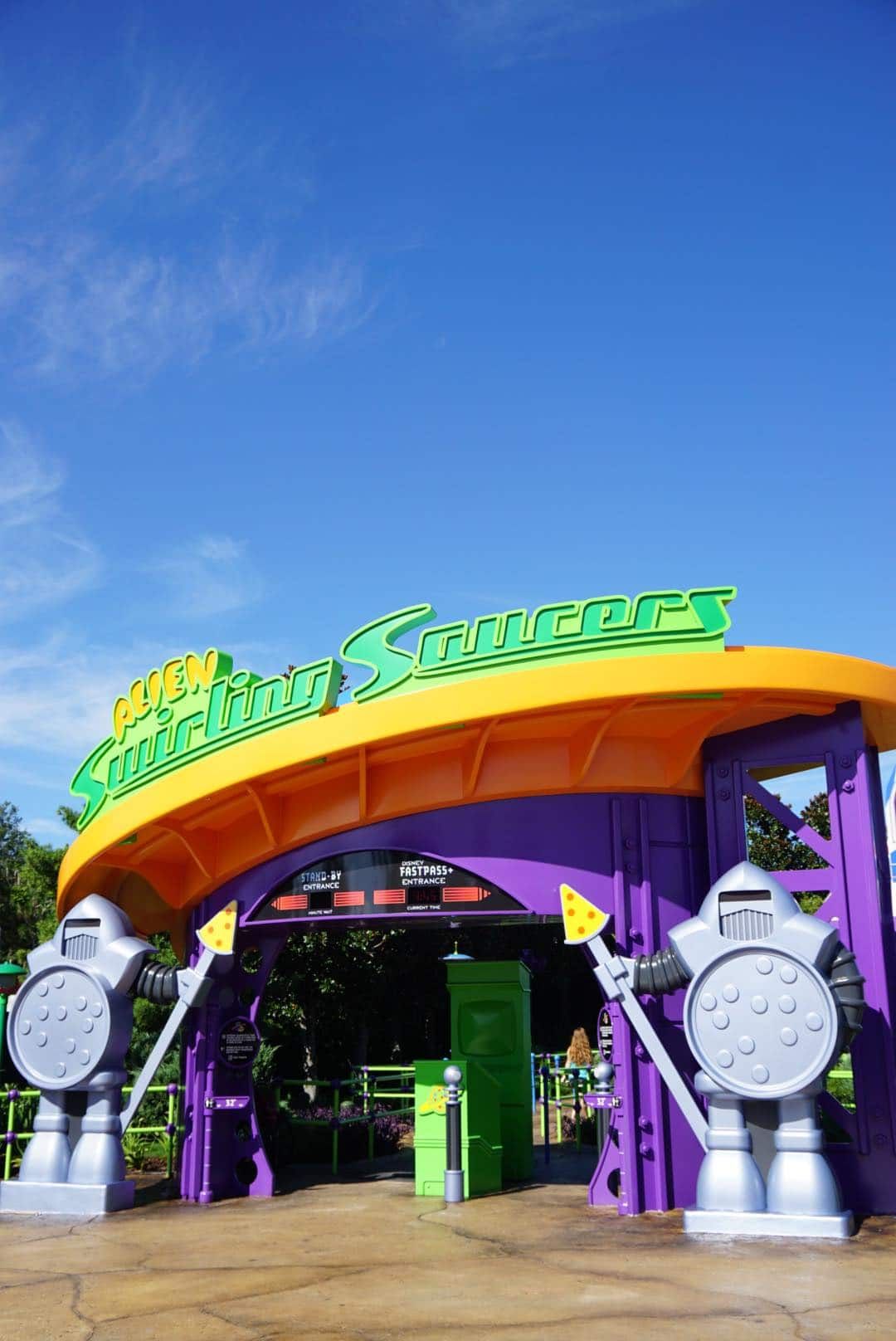Zobrazení rychlého průchodu pro rychlé projížďky Toy Story Land