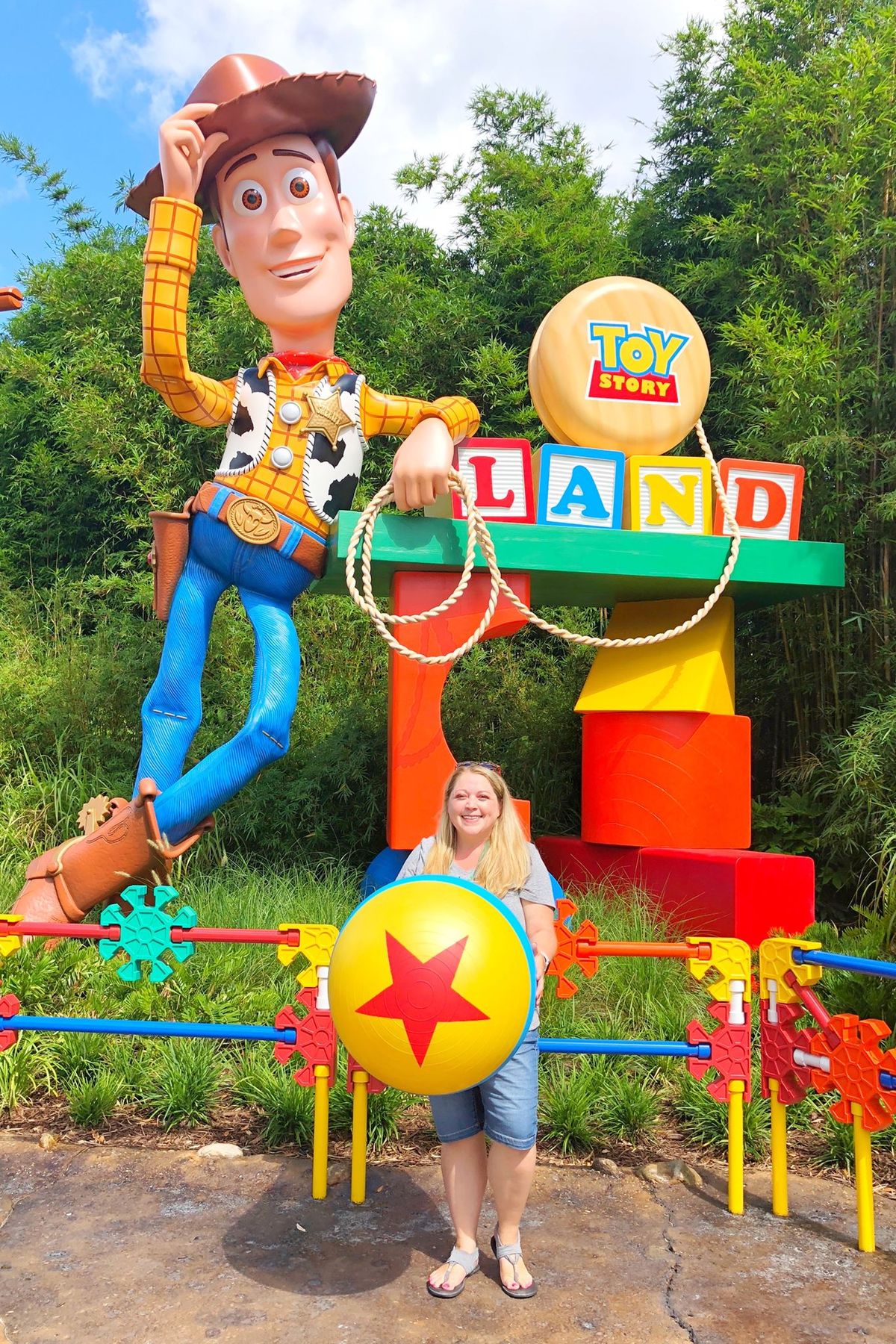 Llançament de la bola Luxo abans de la data d’obertura de Toy Story Land