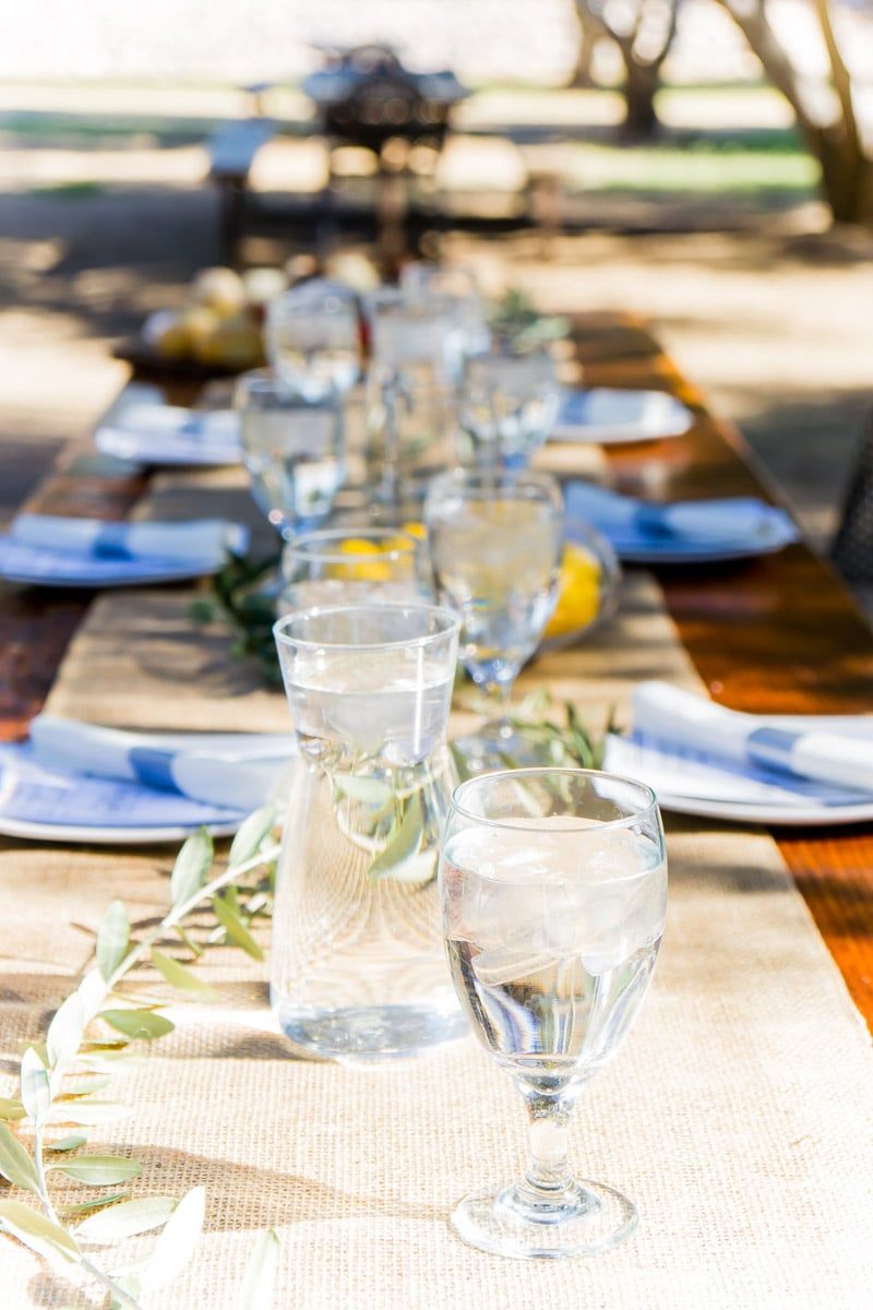 Красив пейзаж на масата в маслиновата мелница Куин Крийк