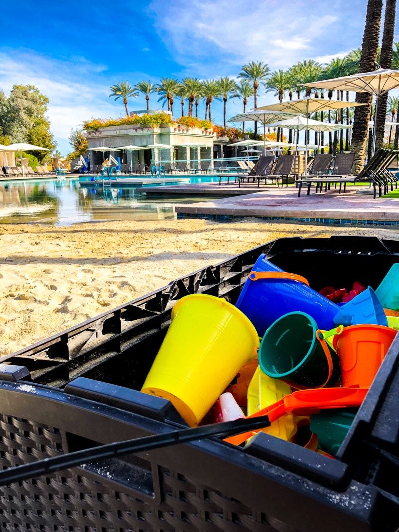 Los juguetes y las áreas de juego hacen del Hyatt Regency uno de los mejores resorts familiares en Phoenix